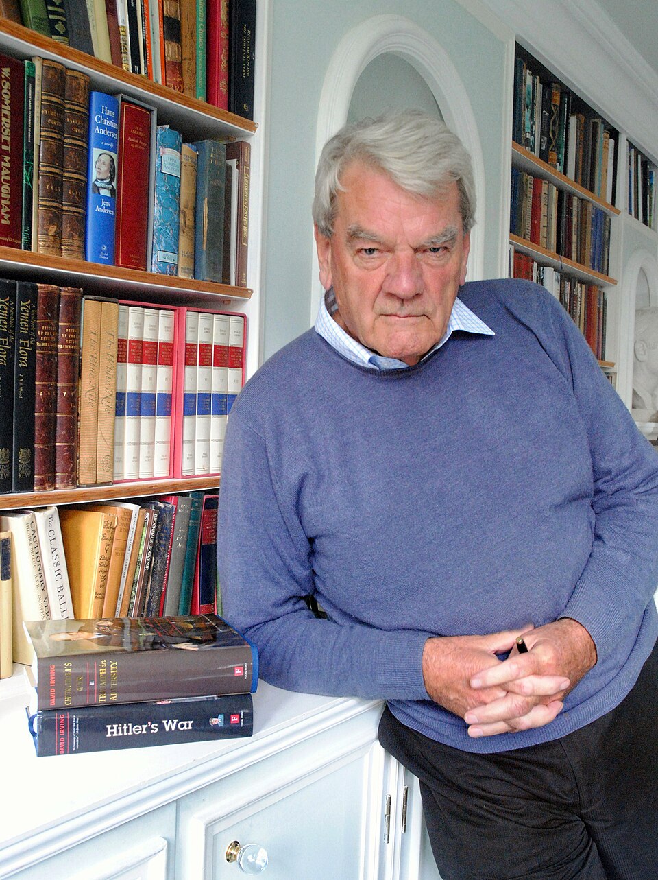 David Irving outside the Royal Courts of Justice during the trial, holding copies of his books and trial files.